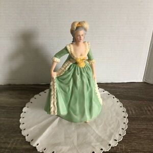 1982 Franklin Mint Marie Antoinette Figurine